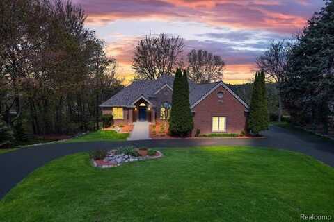 8261 STAGHORN Trail, Clarkston, MI 48348