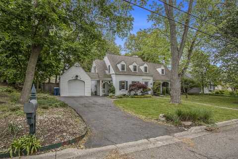 902 Edgemoor Avenue, Kalamazoo, MI 49008