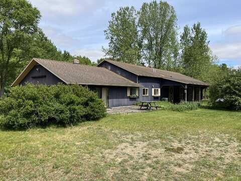 789 7th Street, Plainwell, MI 49080