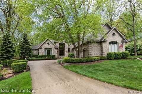 8444 CLIMBING Way, Pinckney, MI 48169