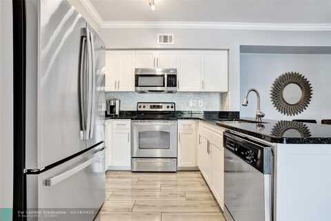 6492 Emerald Dunes Dr, West Palm Beach, FL 33411
