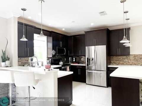 8785 NW 6th St, Coral Springs, FL 33071