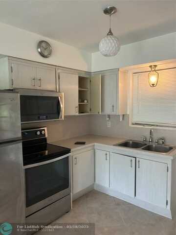 2702 Pierce St, Hollywood, FL 33020