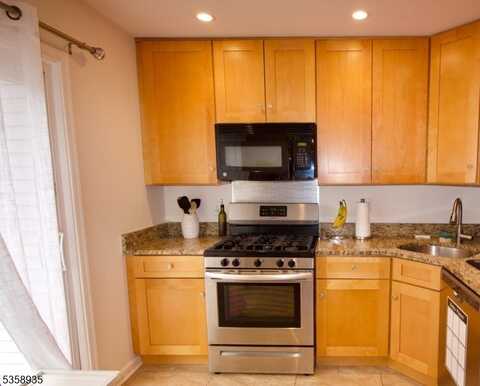 78 Woodward Ln Condo, Bernardsville, NJ 07920