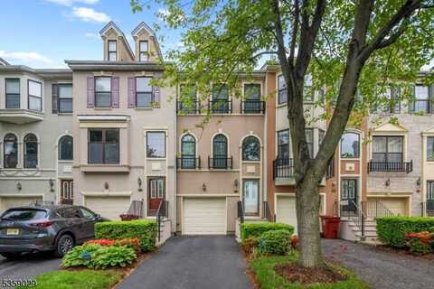 472 Hartford Dr, Nutley, NJ 07110