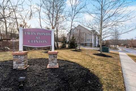 47 Park Dr, Clinton, NJ 08809