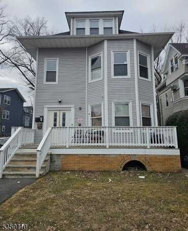 11 Carlton St, East Orange, NJ 07017