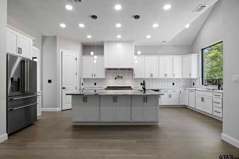 1013 Silver Lake Circle, Mount Pleasant, TX 75455