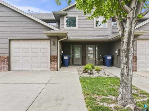 8612 W Lavern Wipf St, Sioux Falls, SD 57106