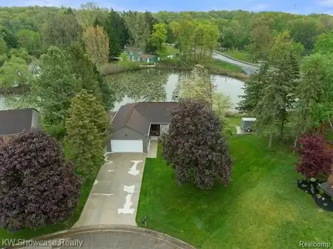 2612 SHADY HOLLOW Drive, White Lake, MI 48383