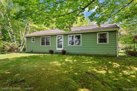 8520 PONTIAC Trail, South Lyon, MI 48178