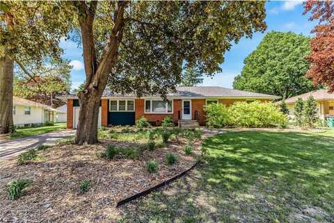 1995 Fairview Avenue N, Roseville, MN 55113