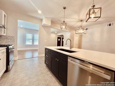 424 Club Dr, San Antonio, TX 78201