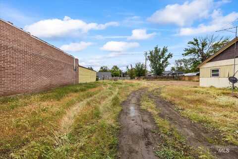 7 E Owyhee Ave, Homedale, ID 83628