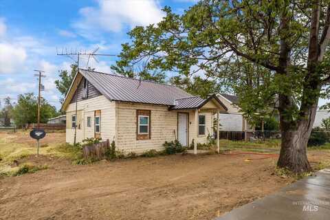 9 E Owyhee Ave, Homedale, ID 83628