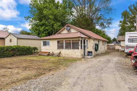 328 W Owyhee Ave, Homedale, ID 83628