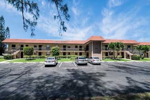 21911 Lake Forest Circle, Boca Raton, FL 33433