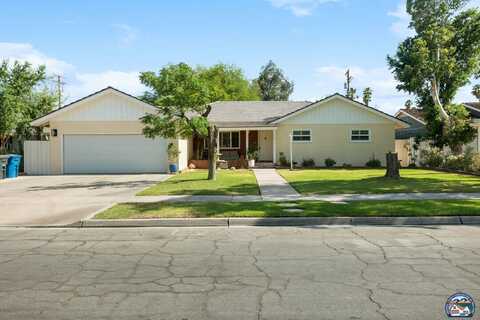 675 Desert Gardens Dr, El Centro, CA 92243