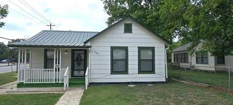 700 Clay St, Kerrville, TX 78028