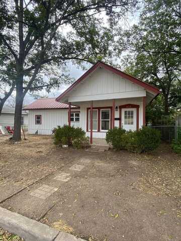 835 Robinson Ave, Kerrville, TX 78028