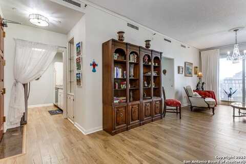 1 Towers Park Ln, San Antonio, TX 78209