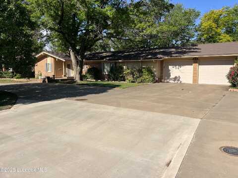1105 Holliday, Plainview, TX 79072