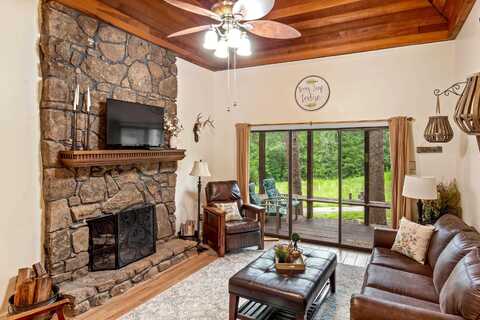 304 Country Club Drive, Brookeland, TX 75951
