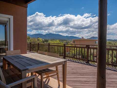 402 Vera Drive, Santa Fe, NM 87501