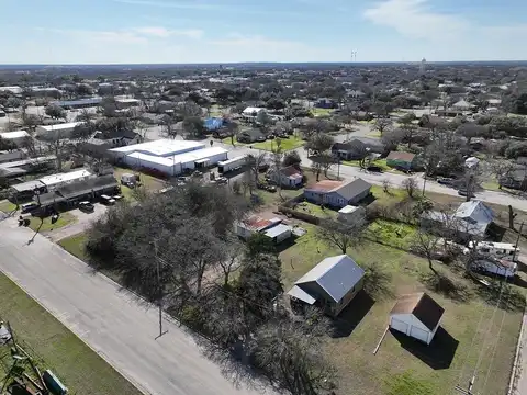 639 North Manse Avenue, Giddings, TX 78942
