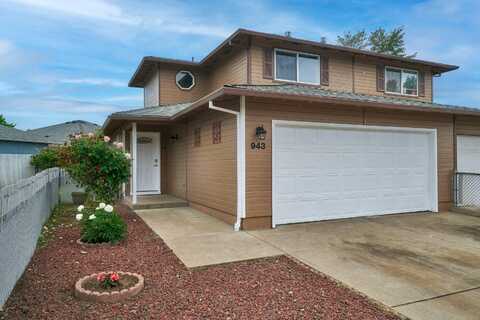 943 Glengrove Avenue, Central Point, OR 97502