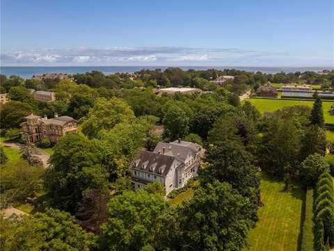 141 Narragansett Avenue, Newport, RI 02840