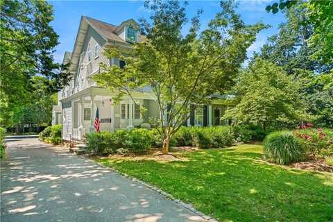 141 Narragansett Avenue, Newport, RI 02840