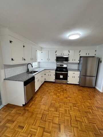40 Bourne Street, Bristol, RI 02809