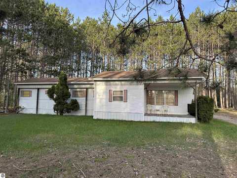2737 County Road 633, Grawn, MI 49637