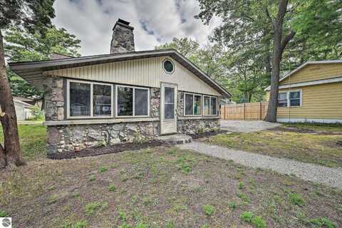 105 Pine Street, Prudenville, MI 48651