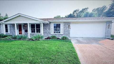 636 Coach House Drive, Hazelwood, MO 63042