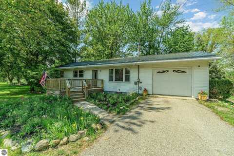 873 E Remus Road, Mount Pleasant, MI 48858