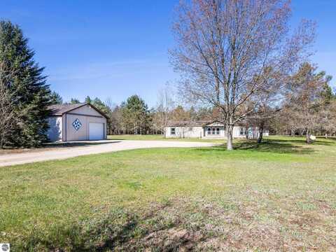 5891 N 19 Road, Mesick, MI 49668