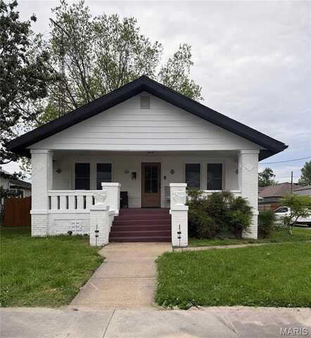 305 W Ray Street, Christopher, IL 62822