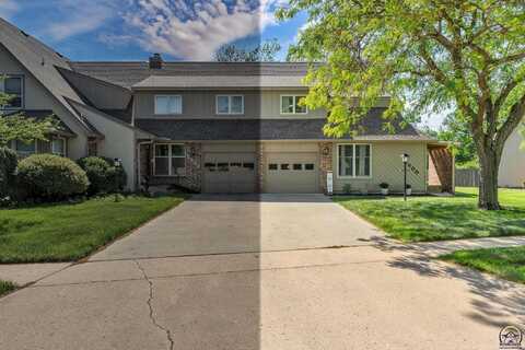 5600 SW Foxcroft South CIR, Topeka, KS 66614