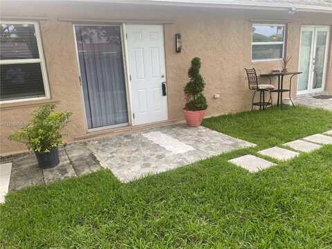 8310 NW 47th St, Lauderhill, FL 33351