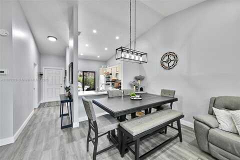 1054 NW 53rd St, Deerfield Beach, FL 33064