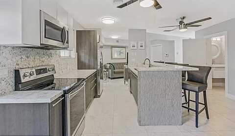 725 SE 14th Ct, Fort Lauderdale, FL 33316