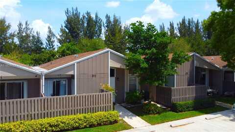 572 Woodgate Cir, Sunrise, FL 33326