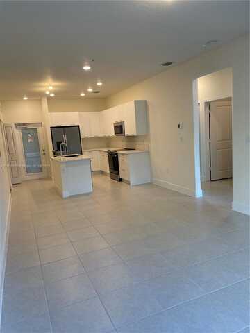 8001 Nw 41 ST, Doral, FL 33166