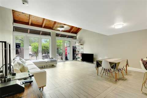 1033 NW 124th Ave, Pembroke Pines, FL 33026