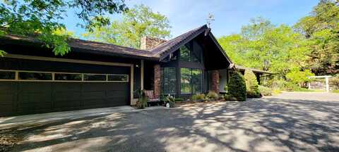 521 Harper Loop, Grants Pass, OR 97527