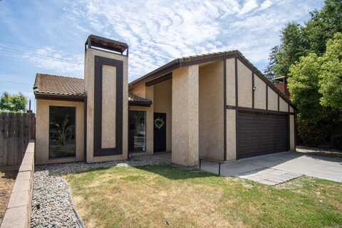 1937 S Royal Oaks Drive, Visalia, CA 93277