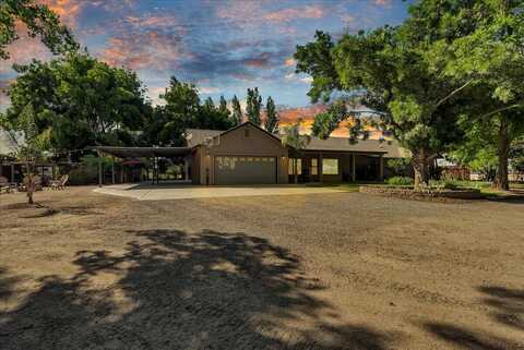 17276 Iona Avenue, Lemoore, CA 93245