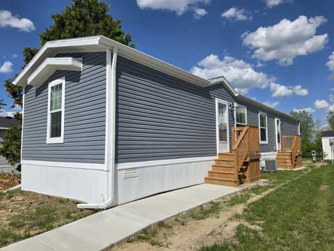 2248 Maclaren Dr, Highland, MI 48357